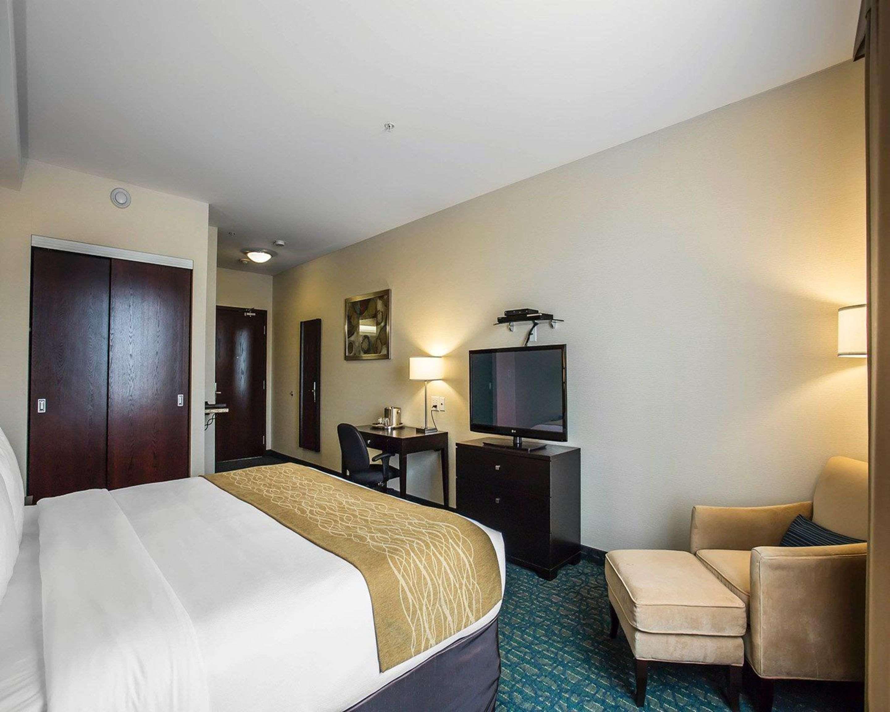 Comfort Hotel Bayer'S Lake Timberlea Exterior photo