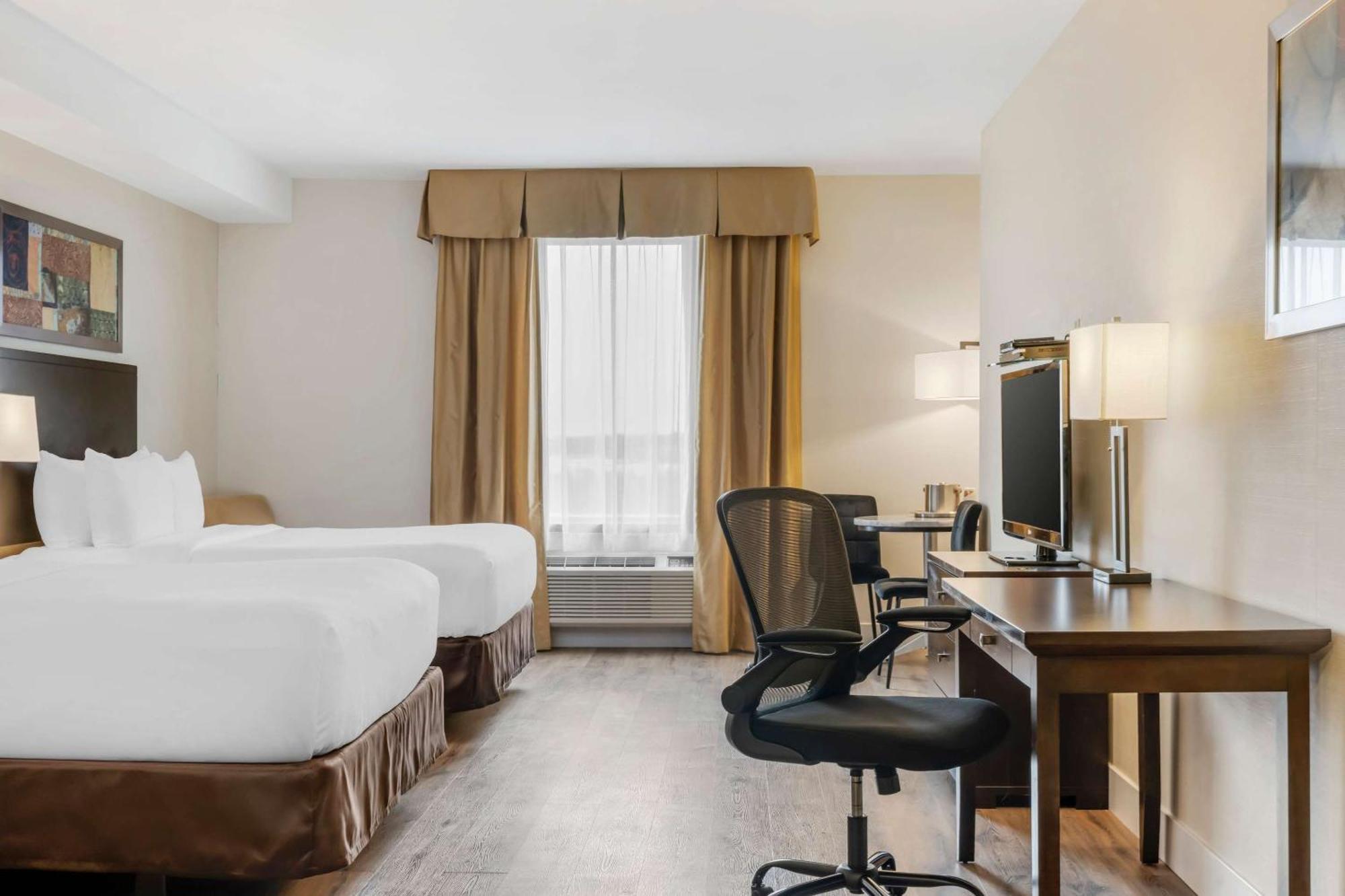 Comfort Hotel Bayer'S Lake Timberlea Exterior photo